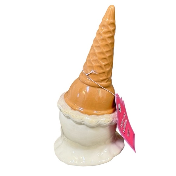 🍦☠️NEW Summer Lies Here Vanilla Ice Cream Skull Summerween Figurine🍦☠️ - Picture 5 of 6